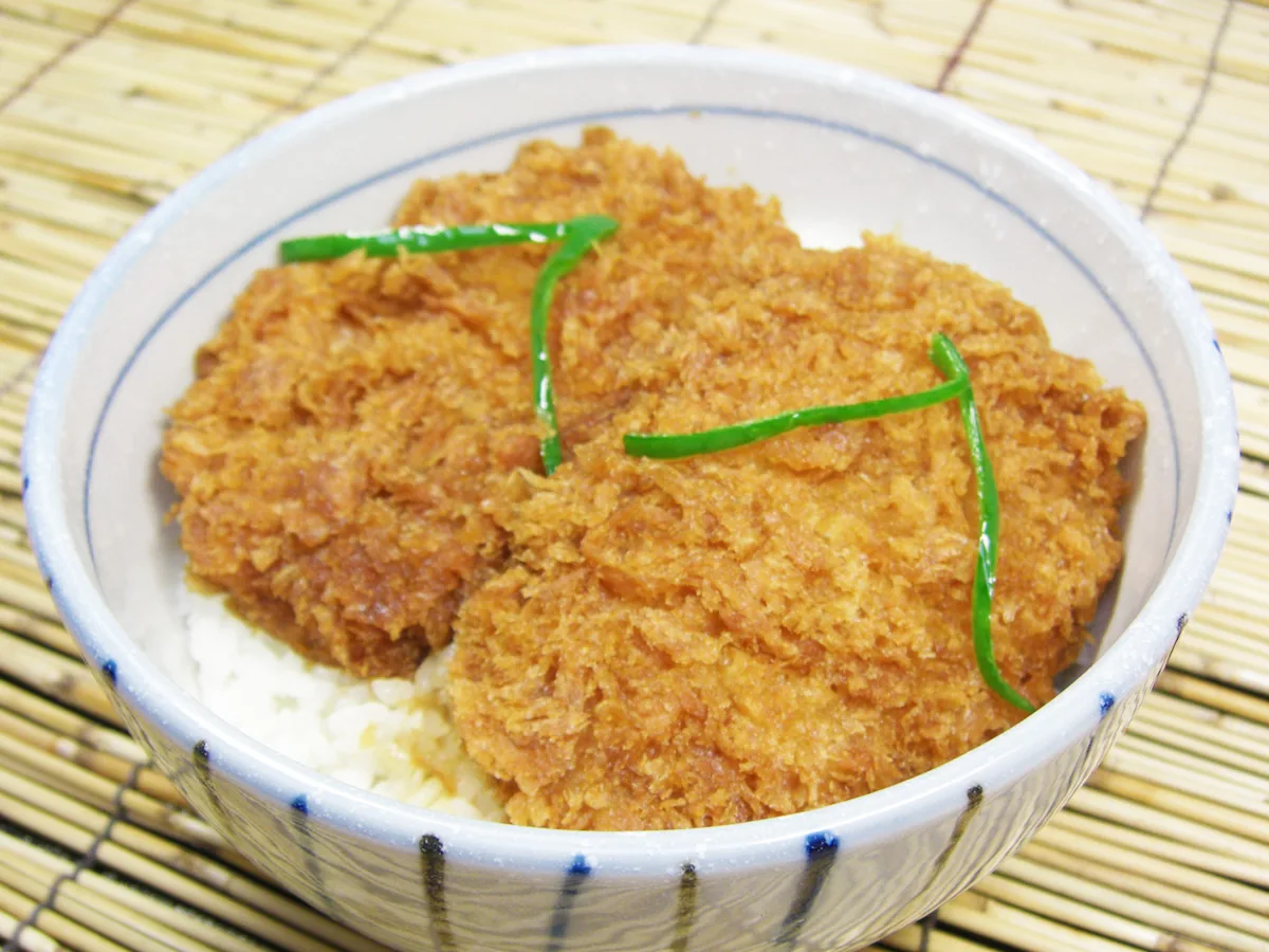満願の湯｜わらじかつ丼 1,180円・税込